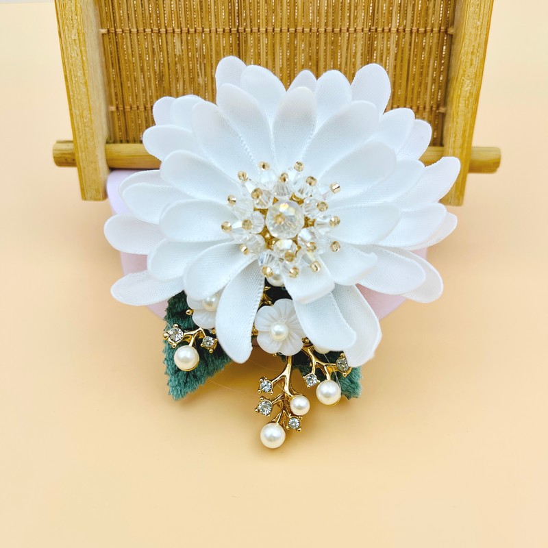 Sỉ hoa cài áo - Cài áo hoa cúc trắng đính đá và phụ kiện có ghim cài, trâm cài [HANN- Hoa cài áo, pk thời trang]