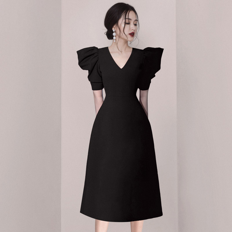 Đầm Đen Cổ Chữ V Phong Cách Vintage