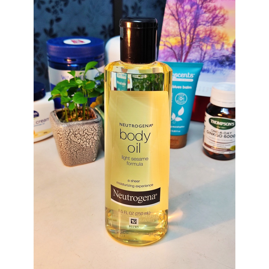 Dầu dưỡng thể Neutrogena Body Oil Light 250ml