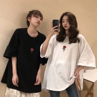Áo phông ullzang hoa hồng