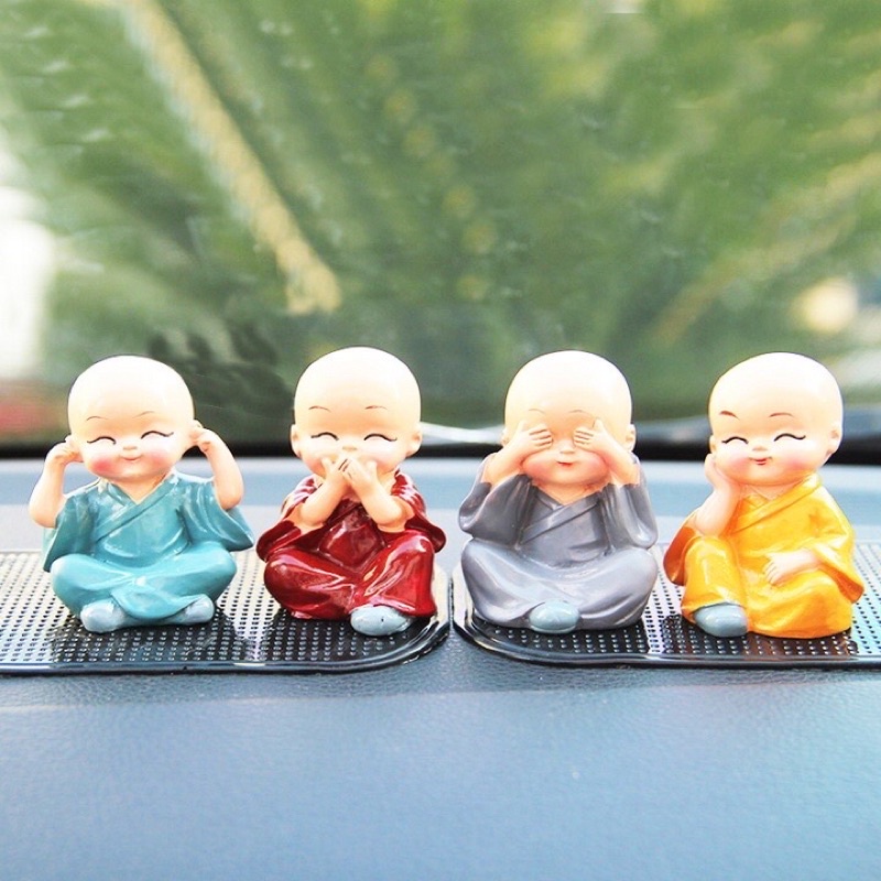 Bộ tượng bốn chú tiểu-tứ không siêu dễ thương dùng trang trí trên ô tô, để văn phòng , bàn làm việc.