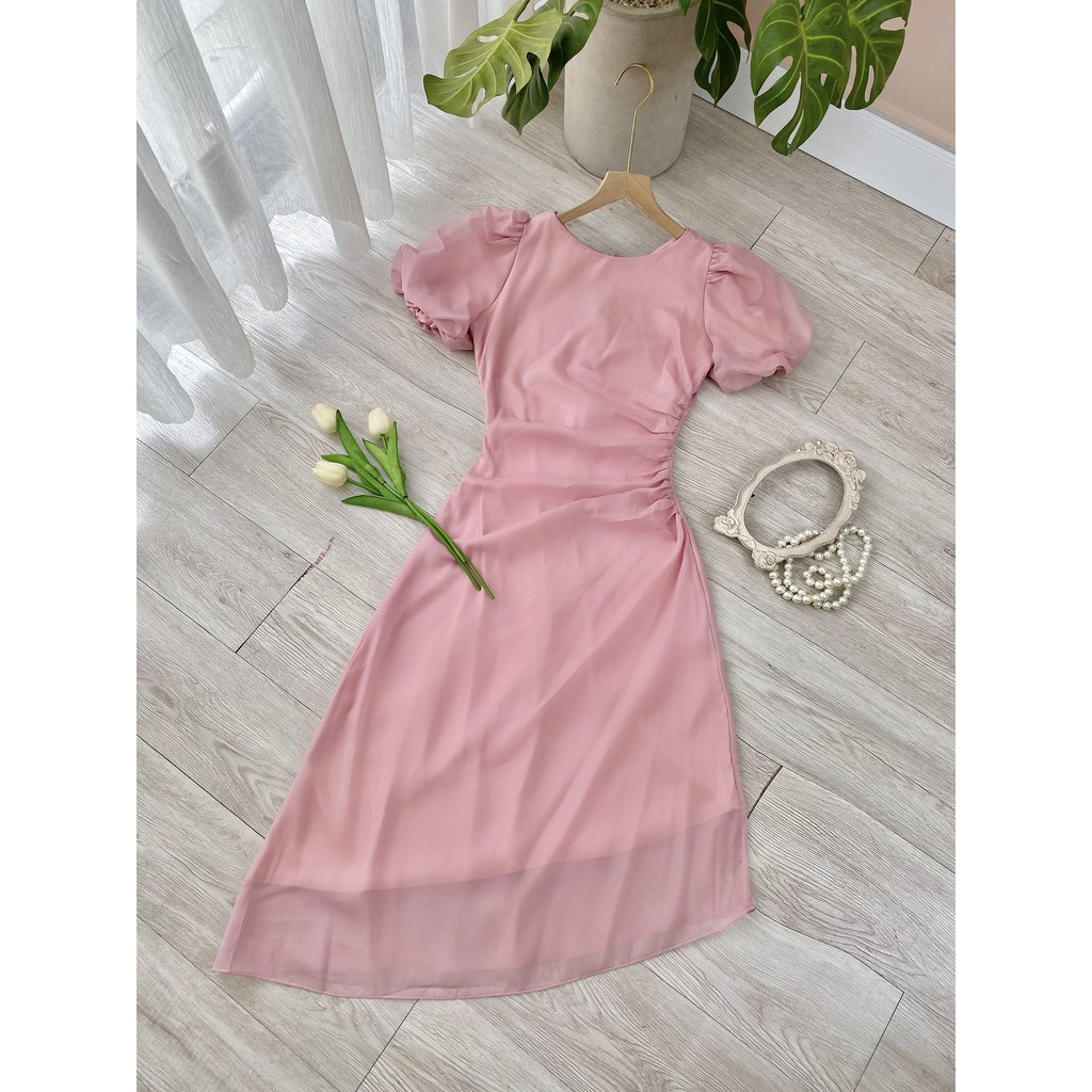 Đầm Công sở cổ thuyền tay búp, nhẹ nhàng, cổ kính, xòe nhẹ, tay lở, trắng, hồng, dài qua gối, maxi | BigBuy360 - bigbuy360.vn