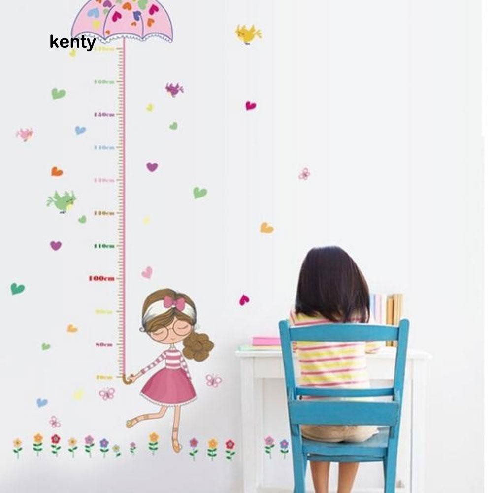 Nhãn dán tường hình cô bé cầm ô đo chiều cao em bé tiện dụng