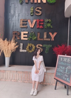 Đầm chấm bi đỏ