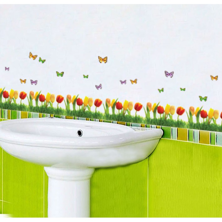 Decal trang trí chân tường Hoa TULIP sắc màu cùng bướm