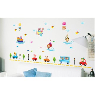 Decal dán tường Bé lái ô tô