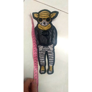hình thêu trang trí  ( hình con chó may lên quần áo)