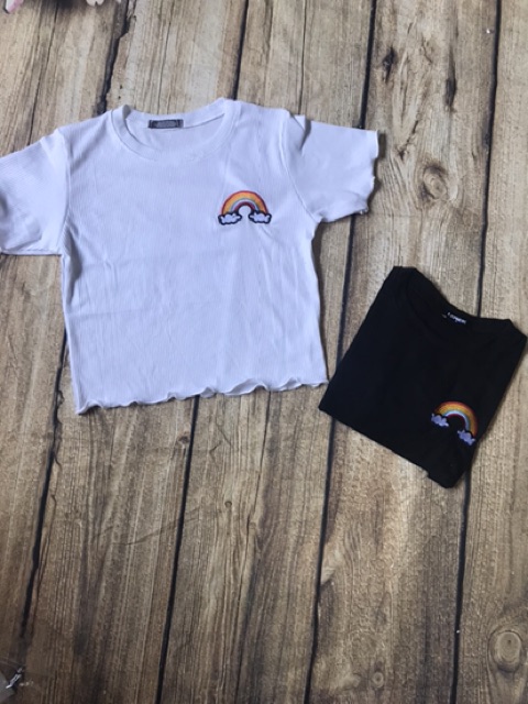 Áo croptop thêu cầu vồng ,2 màu đen trắng