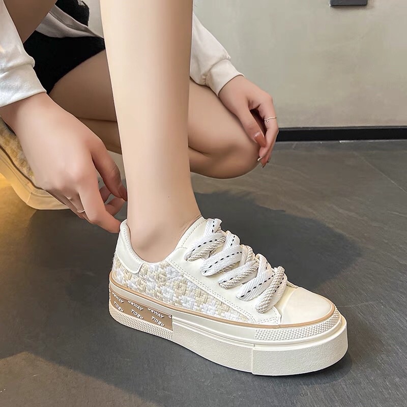 Giày thể thao Vải Nữ độn đế 3p chữ OOO hàng xuất xịn