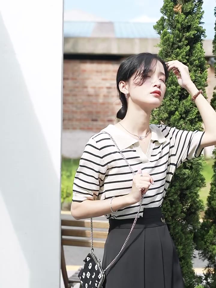 Áo len sọc ngang polo mongtoghi nữ tay ngắn dáng rộng cổ đức thời trang hàng dệt kim chất đẹp phong cách Hàn Quốc | BigBuy360 - bigbuy360.vn