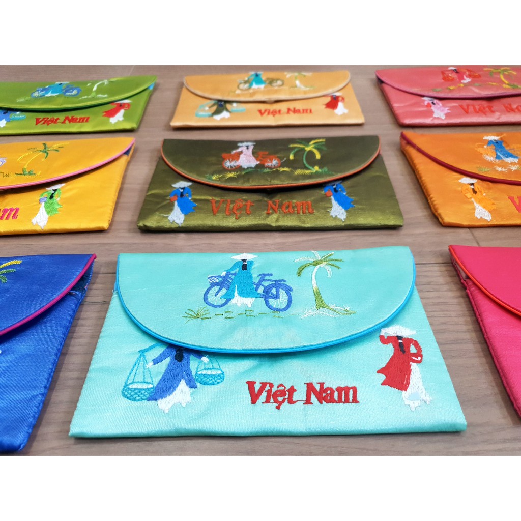 Ví lưu niệm cầm tay - Thêu áo dài