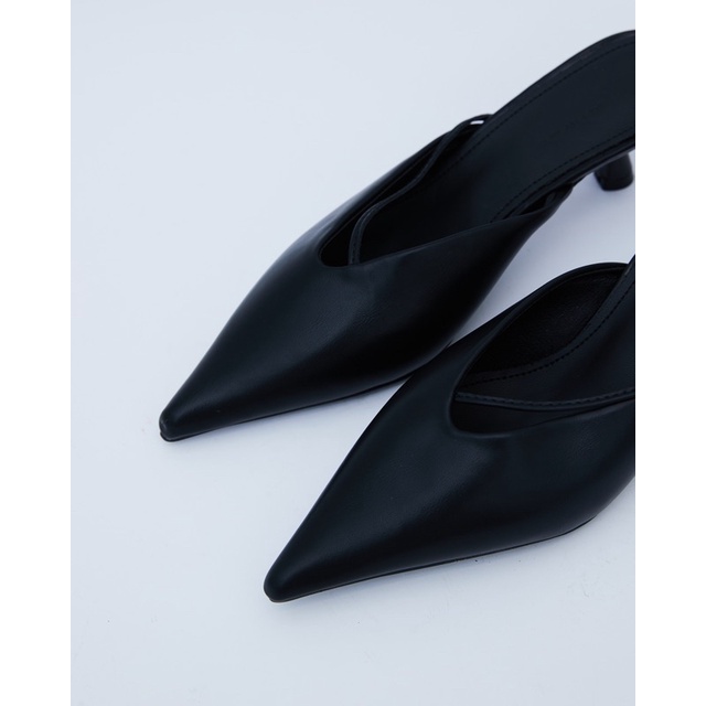 2328 - SỤC JADE V-CUT CLOSED TOE MULES