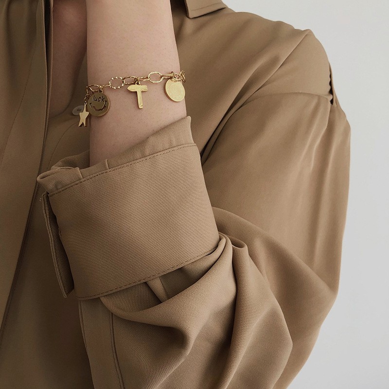 Vòng Tay Thép Titan Màu Vàng Họa Tiết Ngôi Sao Năm Cánh Thời Trang Hàn Quốc Cho Nữ | BigBuy360 - bigbuy360.vn