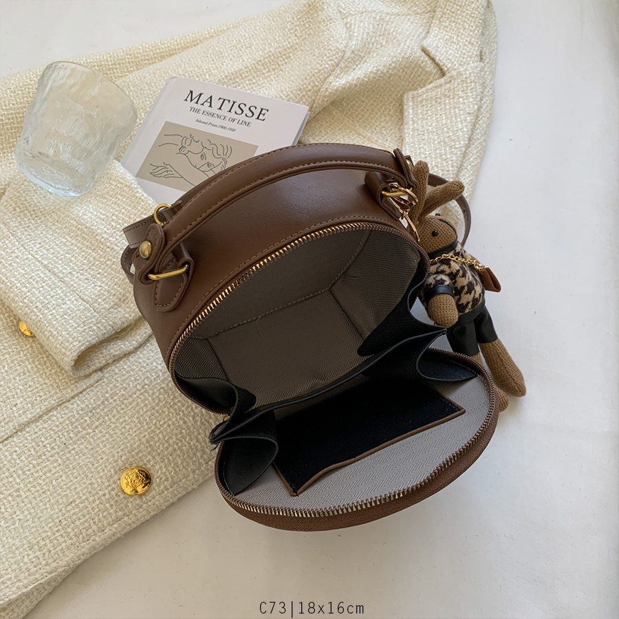 Túi tròn họa tiết bàn cờ kèm gấu- C73