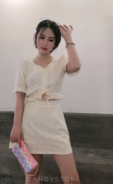 Set áo và chân váy xô ren cùng màu