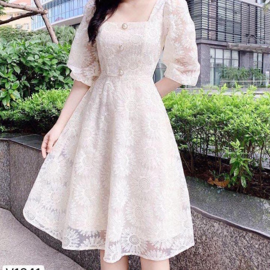 Đầm ren trắng cổ vuông hoa cúc siêu xinh Doris Dress | BigBuy360 - bigbuy360.vn