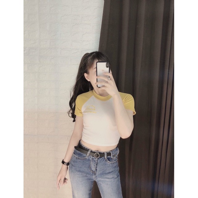 Áo thun croptop thêu chữ tay phối màu