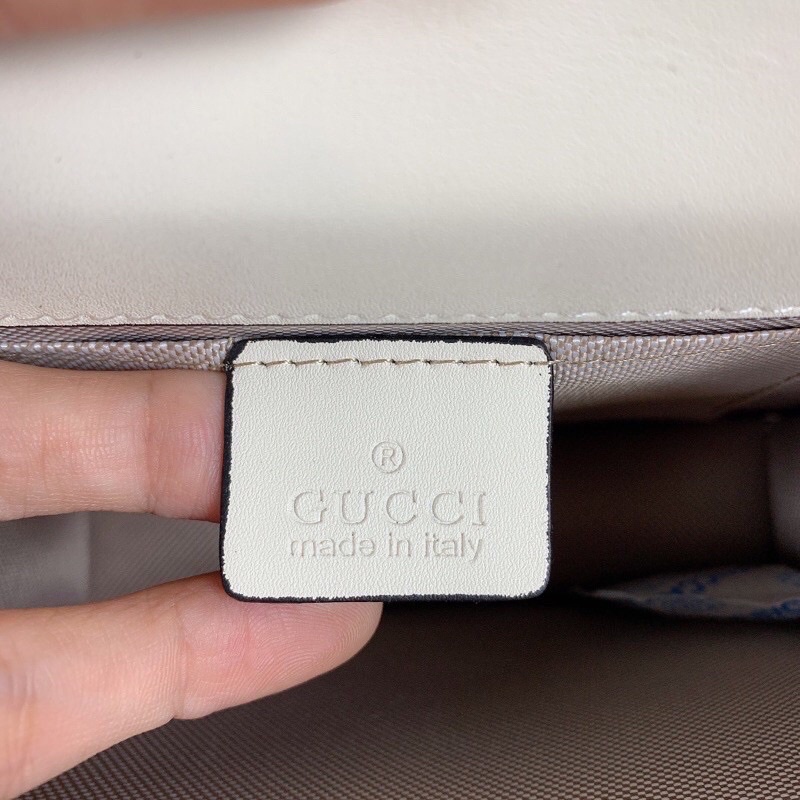 Túi xách Gucci màu trắng size 19cm