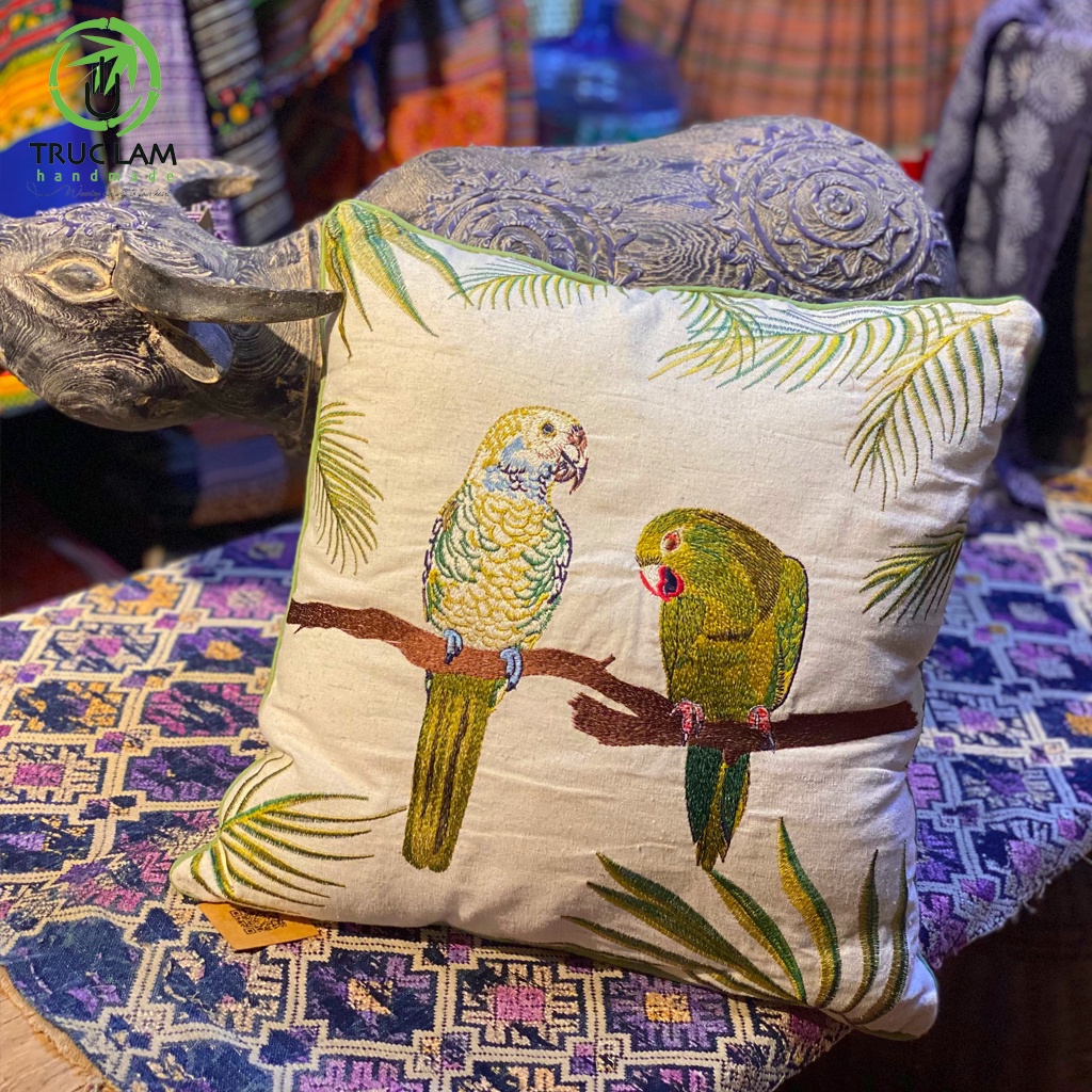 Gối/Vỏ Gối Vuông Tựa Lưng Sofa (45x45) Trang Trí Phòng Vải Linen Thêu Thủ Công Hình Hai Con Vẹt - Trúc Lâm Handmade