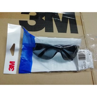 KÍNH BẢO HỘ 3M 2721 chống trầy, chống đọng sương, màu xám