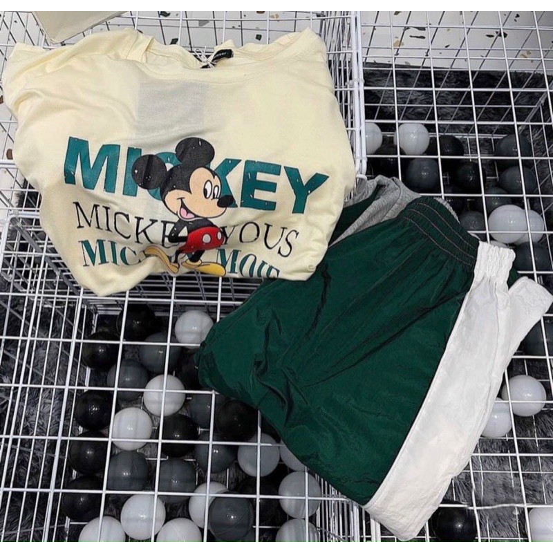 Set áo thun nude in hình Mickey + quần jogger xanh viền trắng bo ống