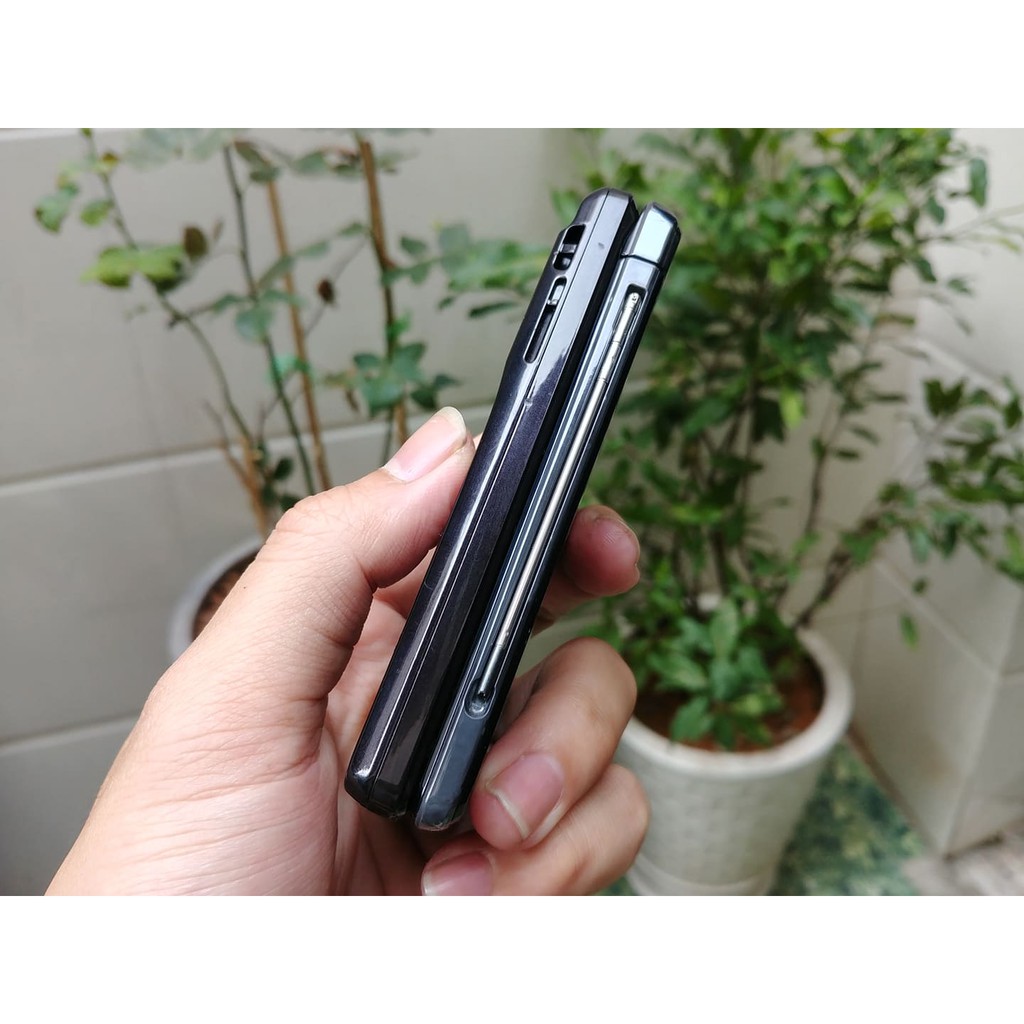 Điên thoại Sharp SH-03A màu đen