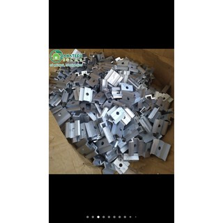 kẹp giữa tấm pin