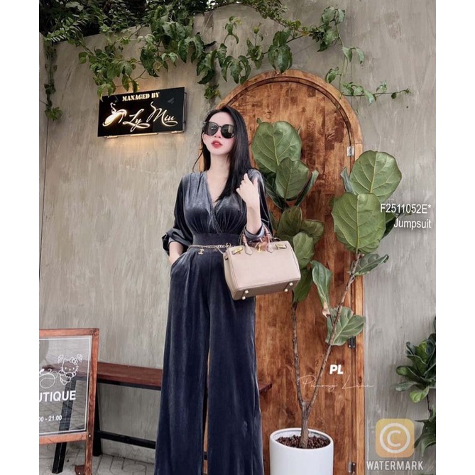Jumpsuit nhung dài ống suông cổ tim!