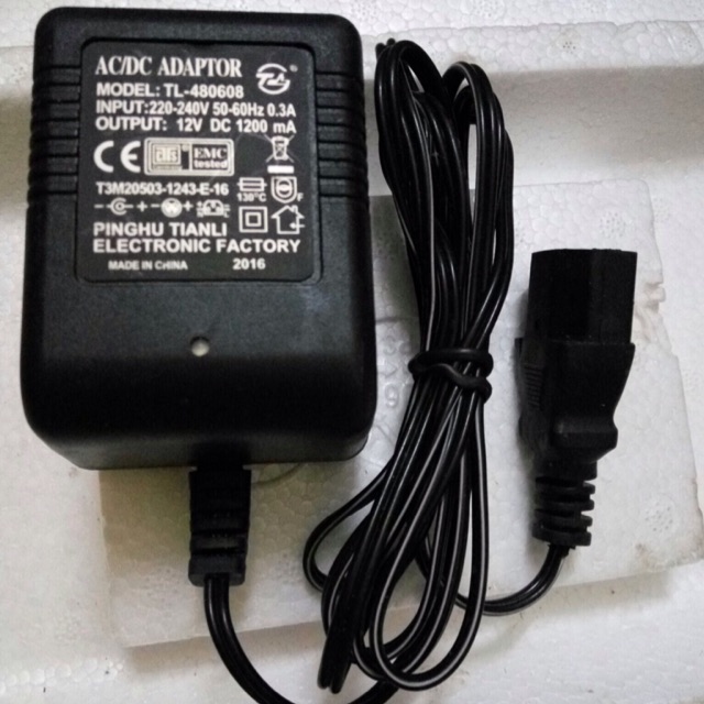 Sạc acquy 12v máy bơm phun thuốc