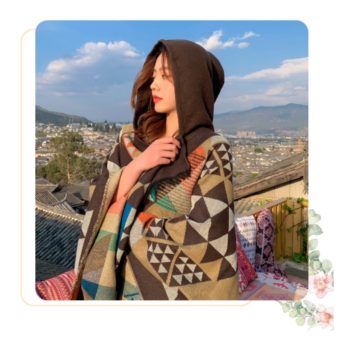 Áo choàng có mũ họa tiết tam giác sắc màu | BigBuy360 - bigbuy360.vn