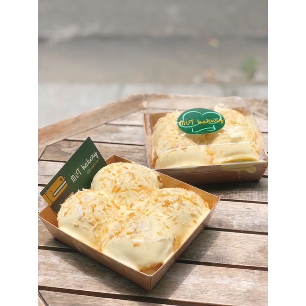 Bánh mì trà sữa trân châu kem trứng dừa nướng