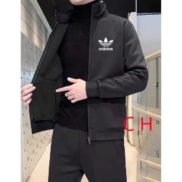 Áo khoác nỉ lông khoá kéo cổ trụ màu đen in adii tay trơn CH