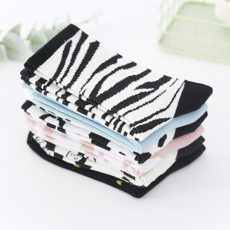 Chân vớ cotton họa tiết hoạt hình xinh xắn dành cho phái nữ