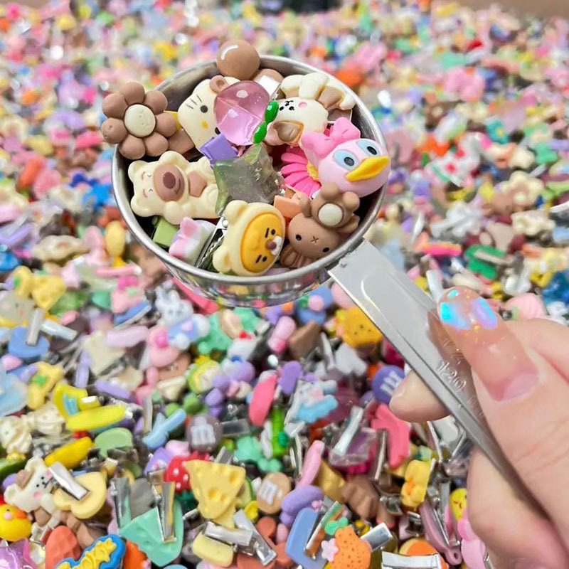 Kẹp Tóc Hoạt Hình Mini Bằng Nhựa Acrylic Màu Sắc Ngẫu Nhiên Cho Bé / Người Lớn