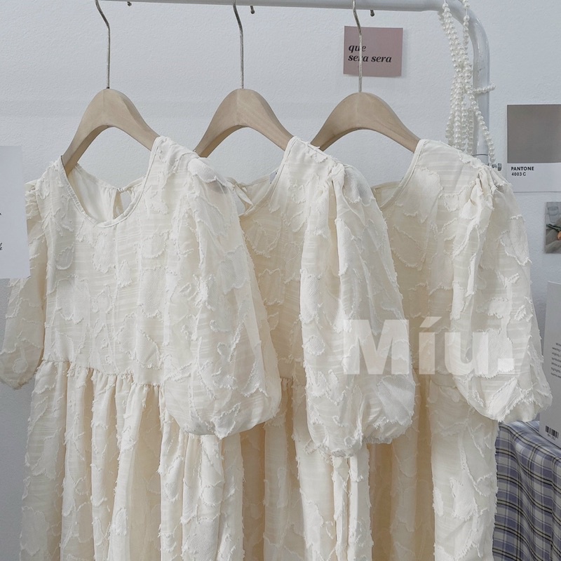 Váy babydoll cổ tròn 2 lớp chất tơ xước hoạ tiết nổi + quà tặng [Hàng QC] | BigBuy360 - bigbuy360.vn