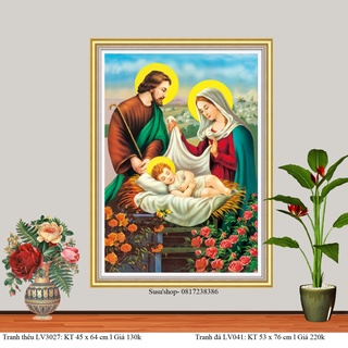 Tranh đính đá cao cấp ABC ( giá sỉ) Gia đình thánh gia LV041 (53x76cm), Tranh thêu LV3027 (45x64cm)