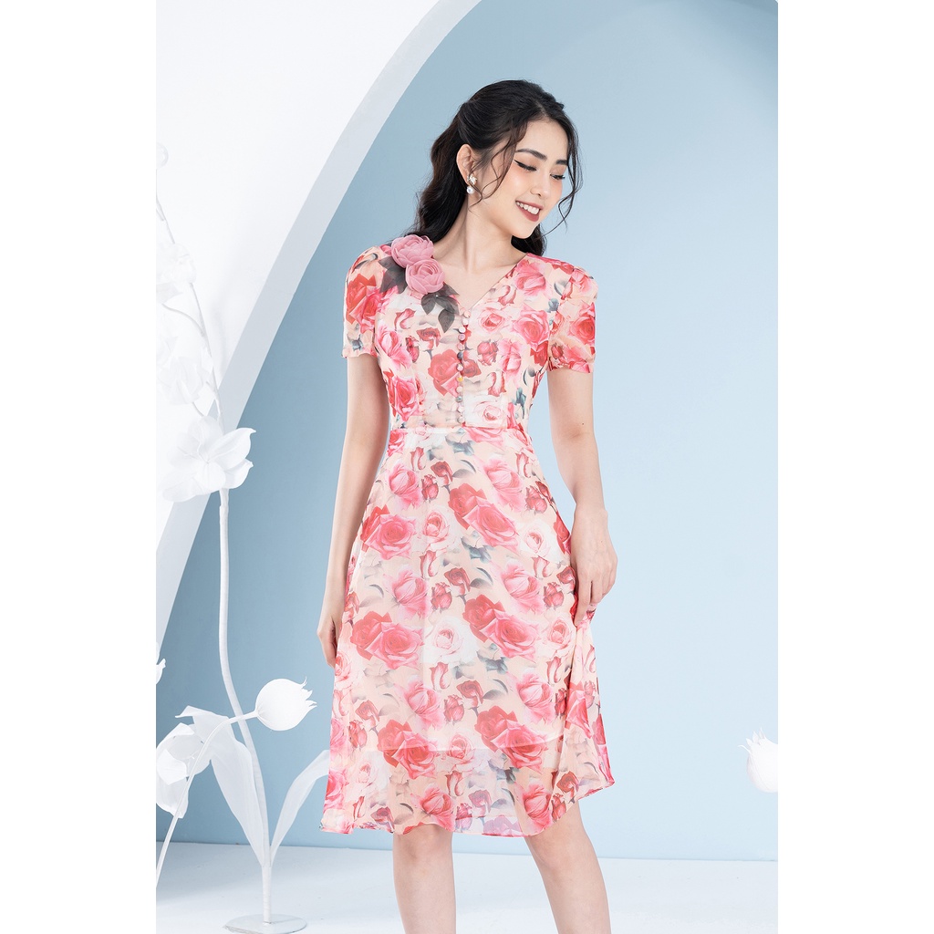 Đầm Tơ Hoa Hồng Đính Hoa Thủ Công Luperi LFV3280 chất liệu mềm mại mát mịn kiểu dáng xòe nhẹ nữ tính cho nàng