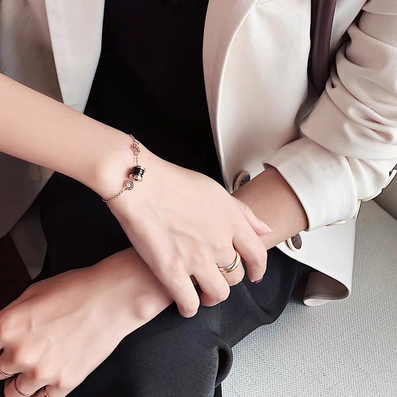 Vòng Đeo Tay Bằng Thép Titan Cao Cấp Cảm Giác Chạm Khắc Số La Mã Thiết Kế Độc Đáo Thời Trang Cho