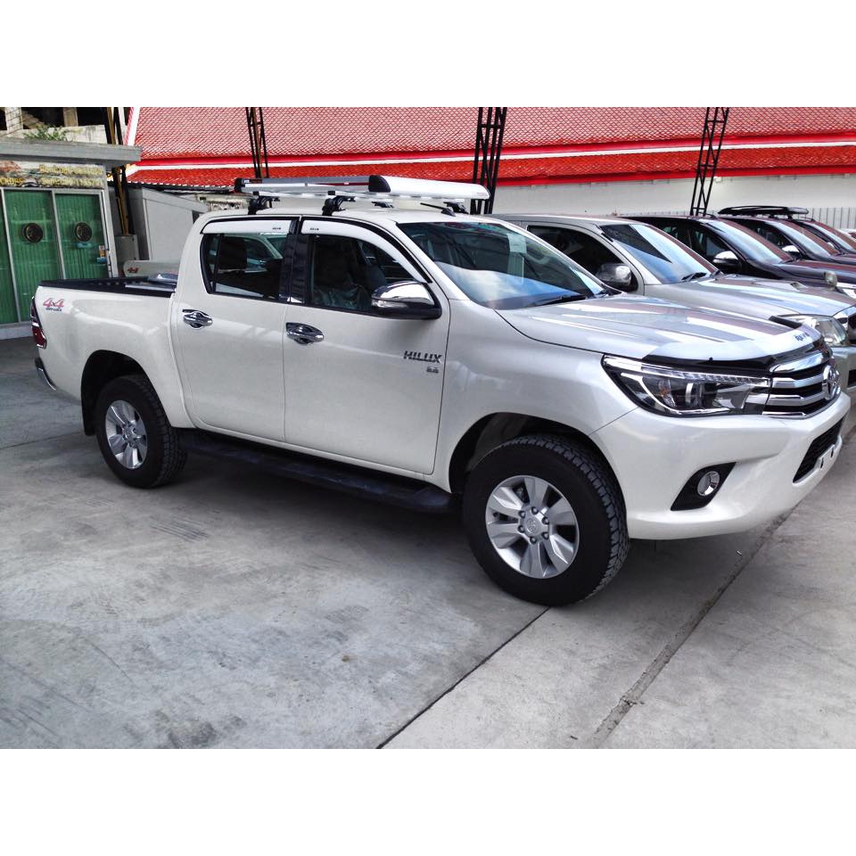 Logo chụp mâm, ốp lazang bánh sau xe ô tô Toyota Hilux đời từ 2016 - 2021, mã hàng TY-290