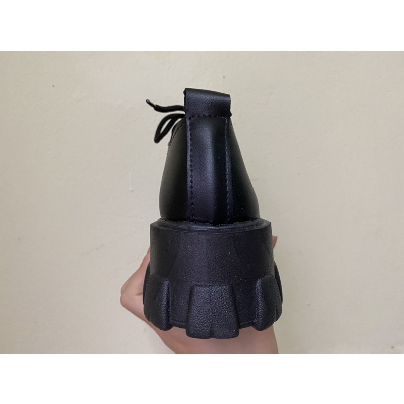 Giày nữ dây buộc cao 5cm da lì và da bóng