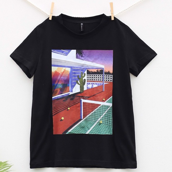 Áo phông in hình sân tenis màu đen 1TS2006 ADORE DRESS