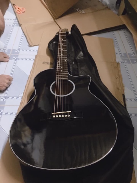 Đàn guitar acoustic + capo fender