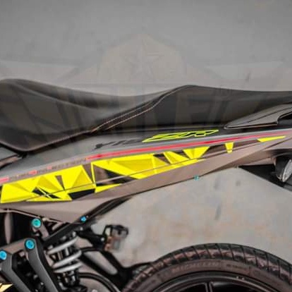 Tem rời exciter 150 y15zr màu vàng chanh chất liệu keo in mccal màng bóng.