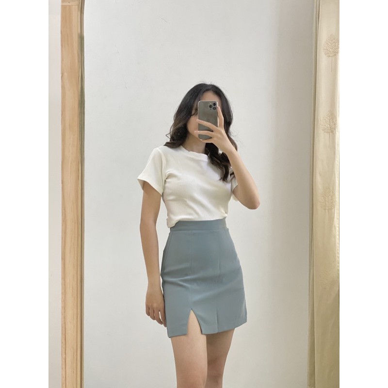 Chân váy xẻ tà ngắn | BigBuy360 - bigbuy360.vn