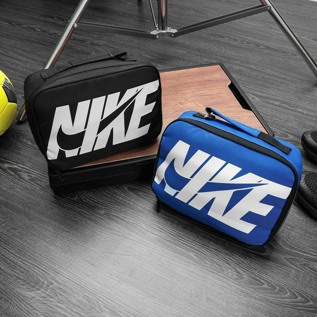 Túi Cơm Giữ Nhiệt Nike Insulated Lunch Bag Vải Polyester có lớp cách nhiệt giữ nhiệt tốt bảo hành trọn đời