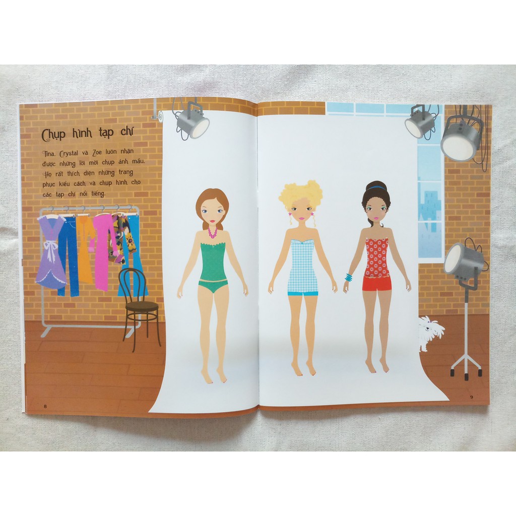 SÁCH - Dán hình trang phục búp bê - Ngôi sao nhạc pop