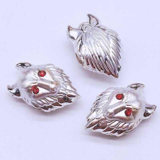 Charm bạc sói mắt đỏ - MH131