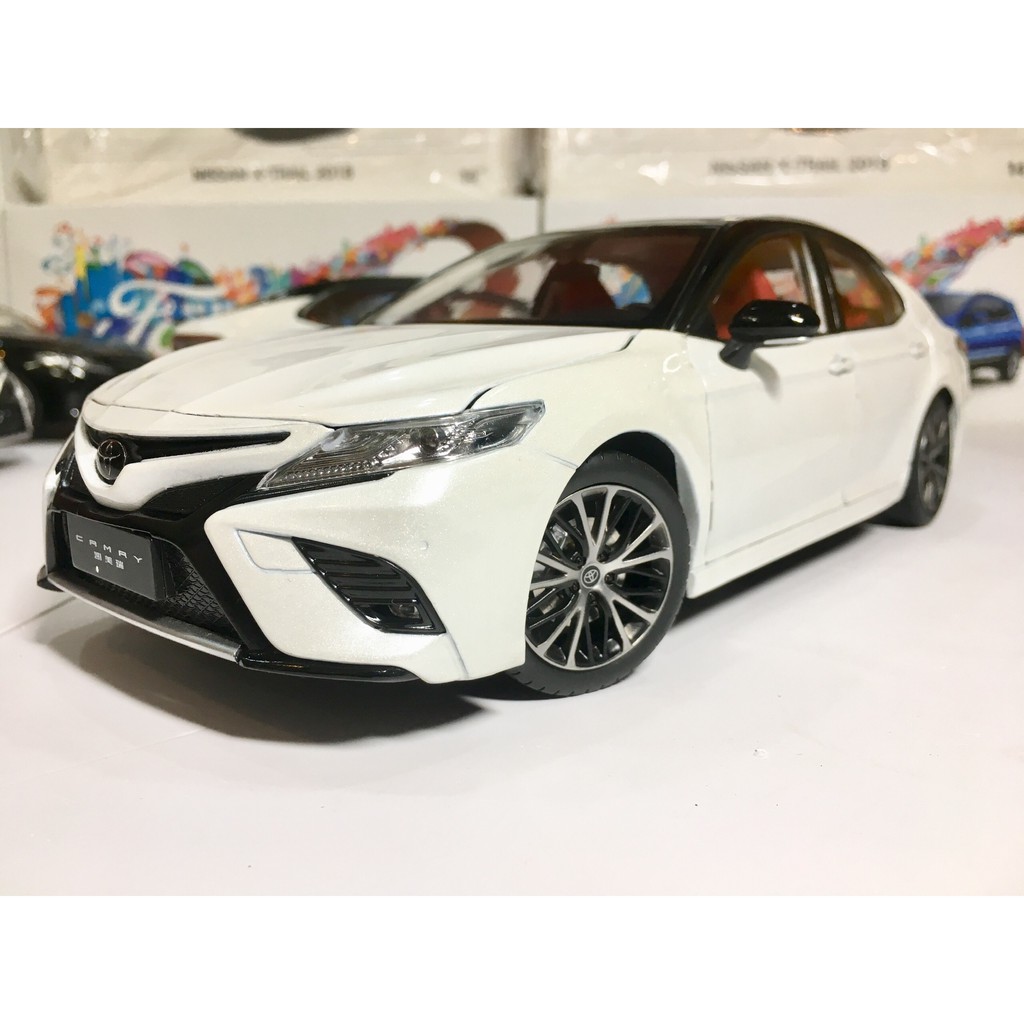 Mô hình Toyota Camry Sport 2021 tỉ lệ 1:18 (xe có sẵn)