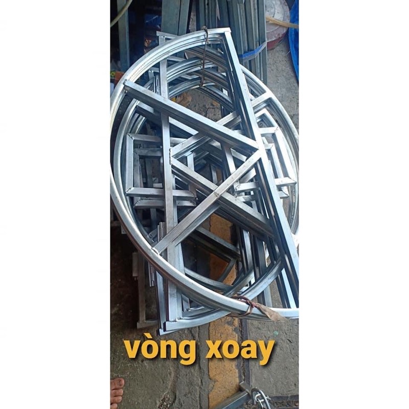 vòng tròn chân xếp treo bán quần áo
