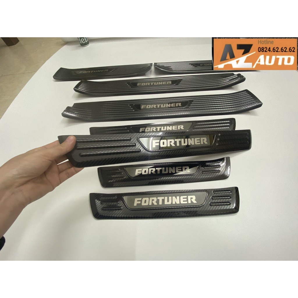 Ốp Bậc Cửa, Nẹp Bước Chân Fortuner 2017-2023 Trong, Ngoài Vân Carbon Cao Cấp Nhất